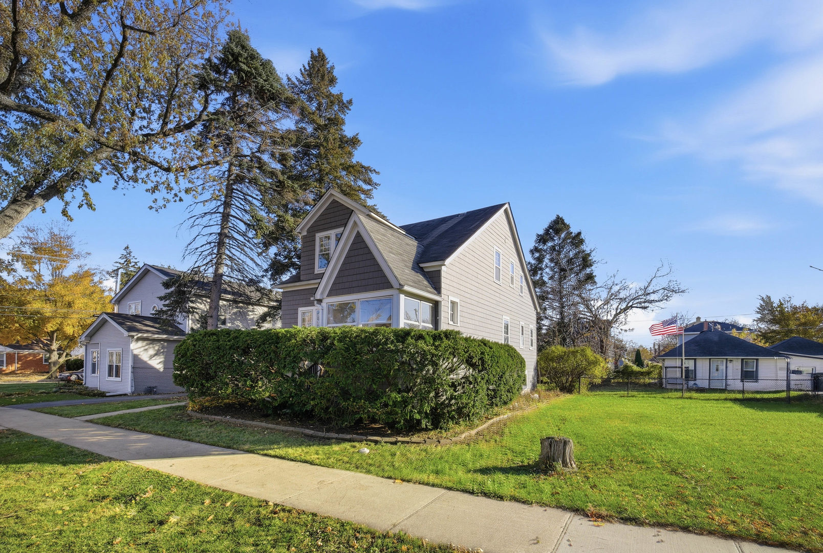 1489 East Algonquin Road Des Plaines, IL 60016 - Photo 2 of 34 a front view of a house with a yard