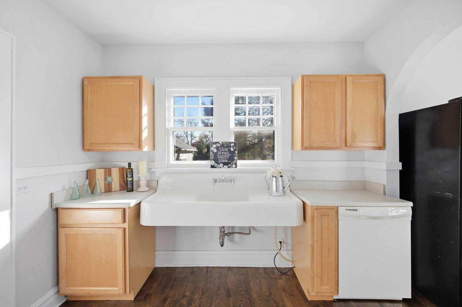 1489 East Algonquin Road Des Plaines, IL 60016 - Photo 6 of 34 a bathroom with a sink a mirror and a toilet