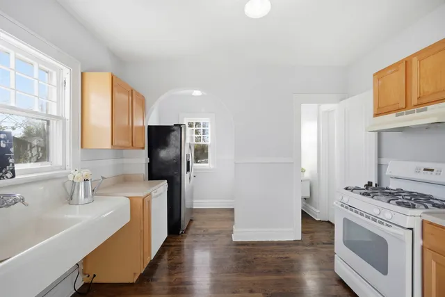 $415,000 | 1489 East Algonquin Road, Des Plaines, IL 60016