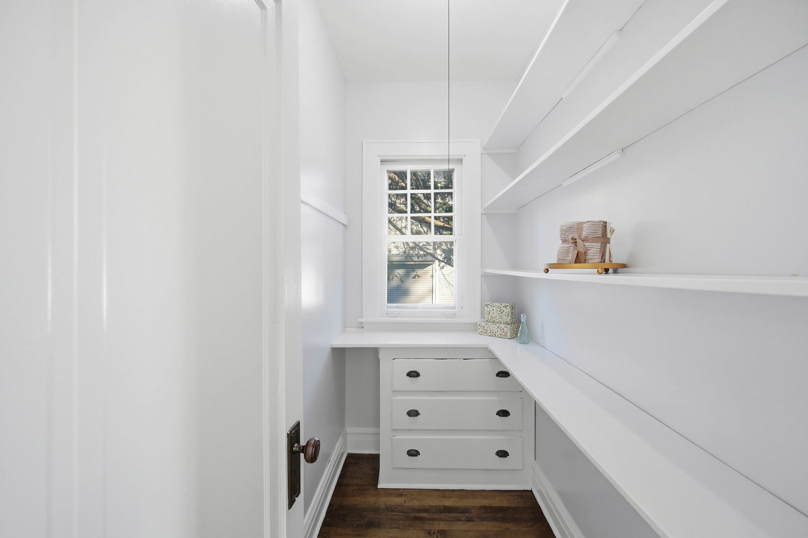 1489 East Algonquin Road Des Plaines, IL 60016 - Photo 8 of 34 a view of a hallway with closet and window