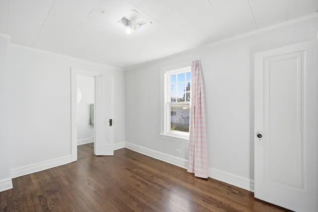 $415,000 | 1489 East Algonquin Road, Des Plaines, IL 60016