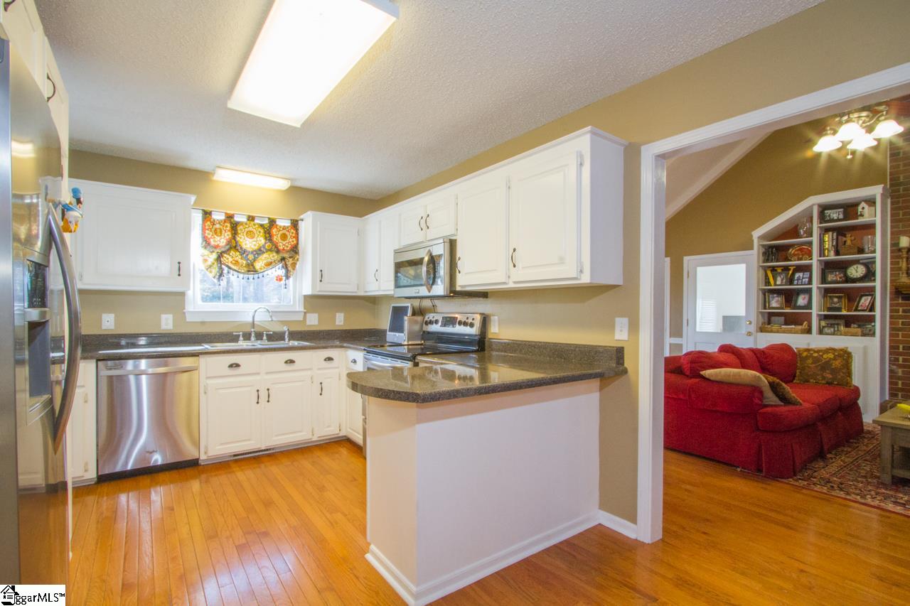 1014 Harpers Way Anderson, SC 29621 - Photo 8 of 36
