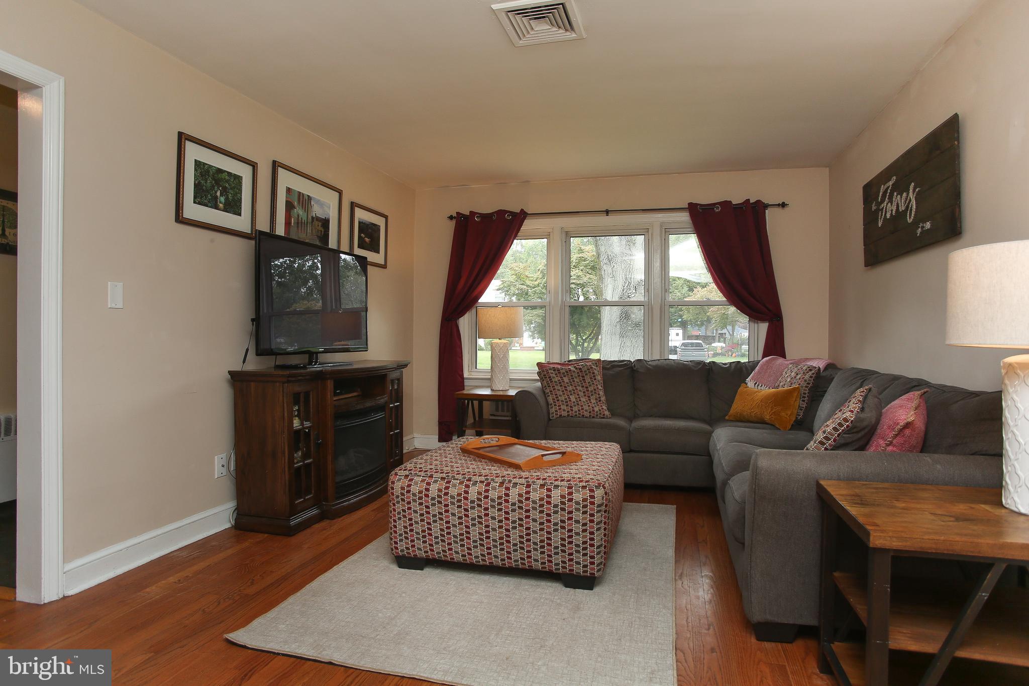 17 Ardsley Road Yardley, PA 19067 - Photo 4 of 20 Living Room