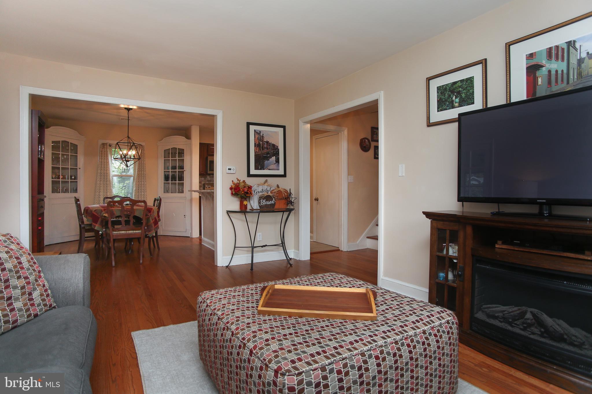 17 Ardsley Road Yardley, PA 19067 - Photo 5 of 20 Living Room