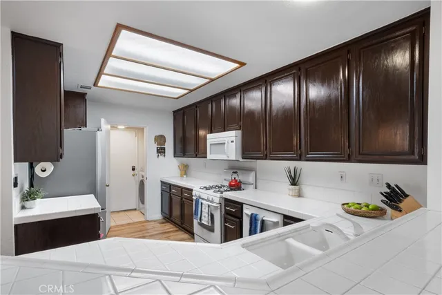 $599,900 | 686 Azure Lane, Unit 2, Corona, CA 92879