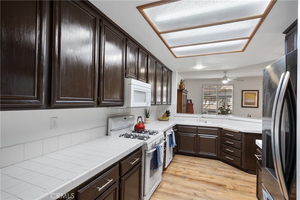 686 Azure Lane, Unit 2 Corona, CA 92879 - Photo 10 of 31