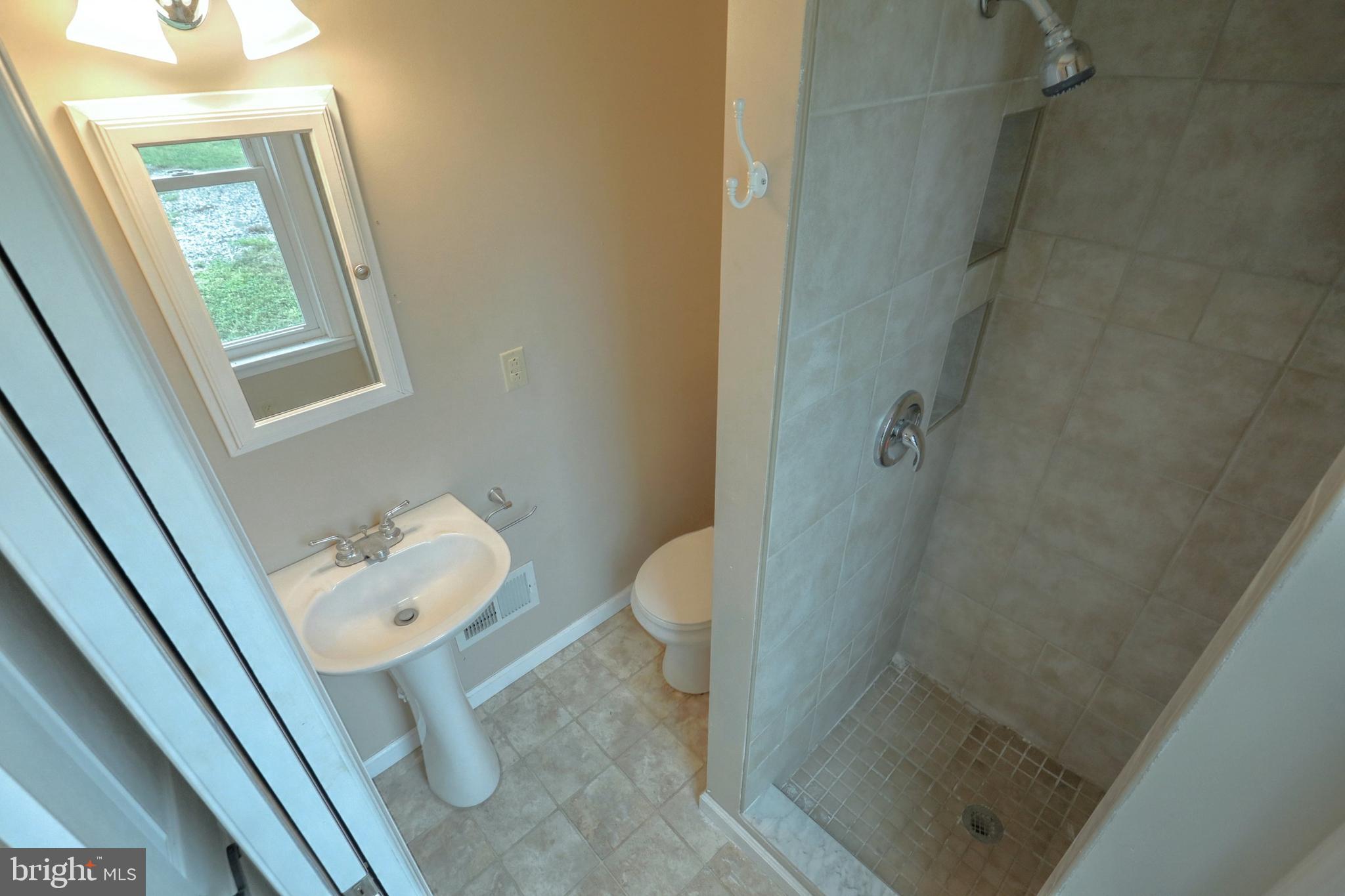 105 Kendale Road Red Lion, PA 17356 - Photo 23 of 40 Main Floor Bath