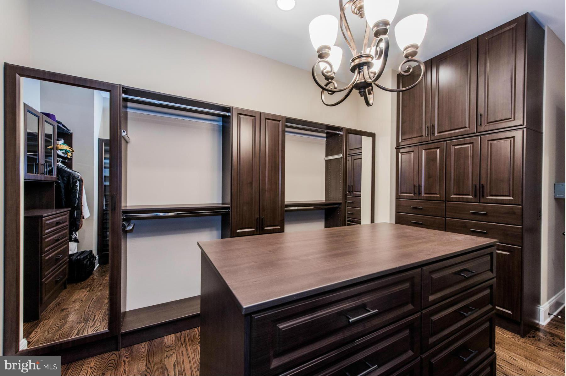 2684 Daisy Road Woodbine, MD 21797 - Photo 20 of 30 Main Level Owner's walk-in closet