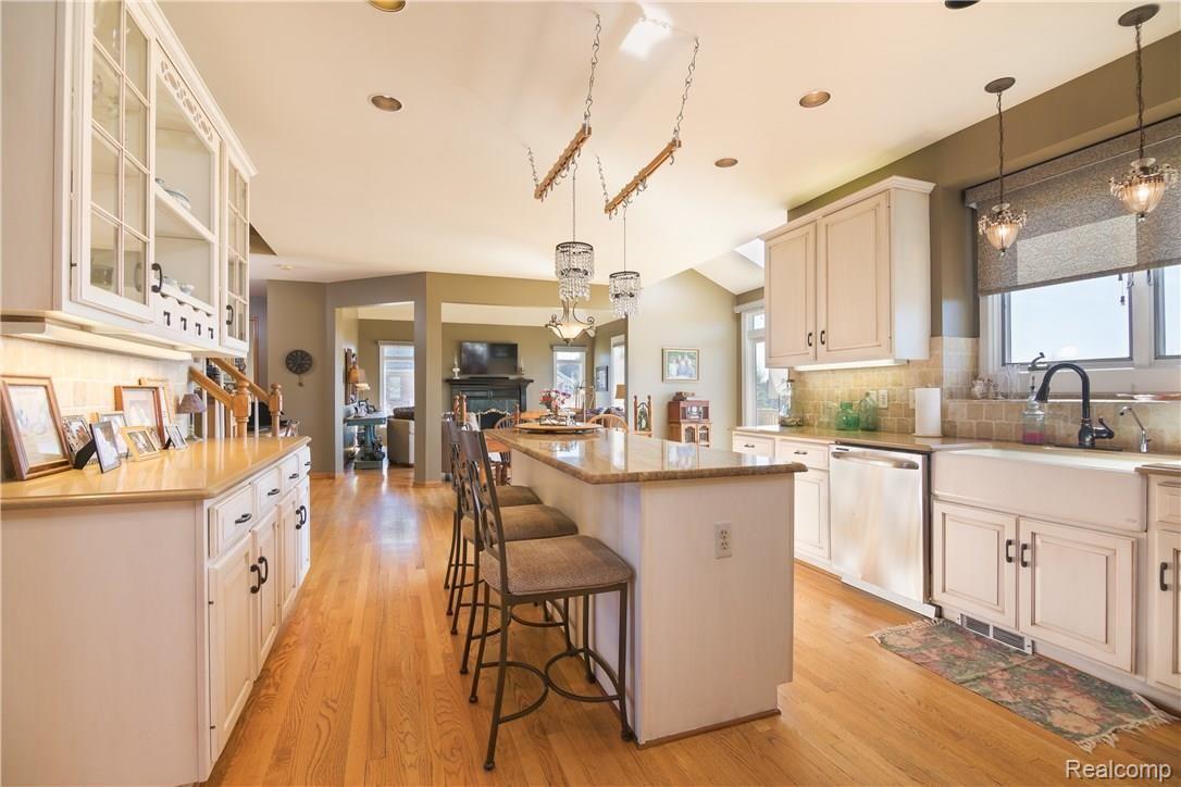 4186 Oak Tree Circle Rochester, MI 48306 - Photo 13 of 54 782A5409-34-Edit.jpg