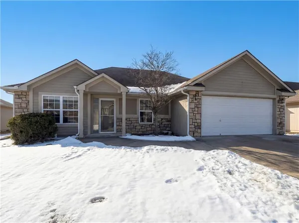 $281,000 | 1607 Northwest Hilltop Lane, Grain Valley, MO 64029