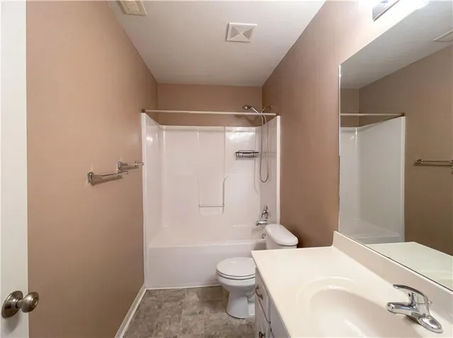 $281,000 | 1607 Northwest Hilltop Lane, Grain Valley, MO 64029