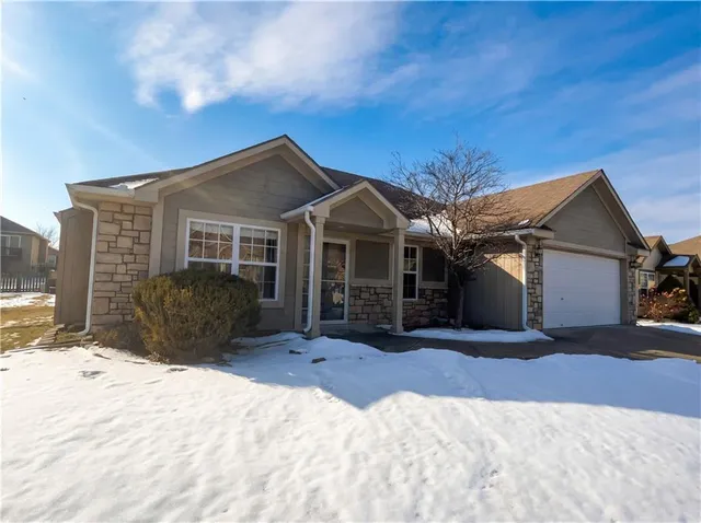 $281,000 | 1607 Northwest Hilltop Lane, Grain Valley, MO 64029