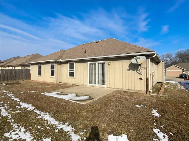 $281,000 | 1607 Northwest Hilltop Lane, Grain Valley, MO 64029