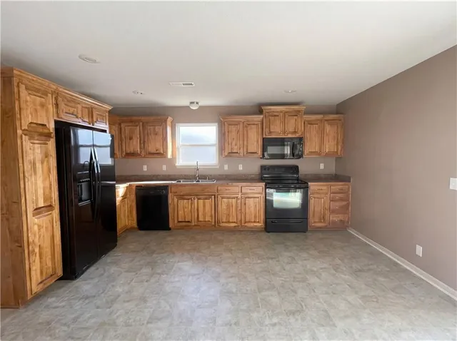 $281,000 | 1607 Northwest Hilltop Lane, Grain Valley, MO 64029