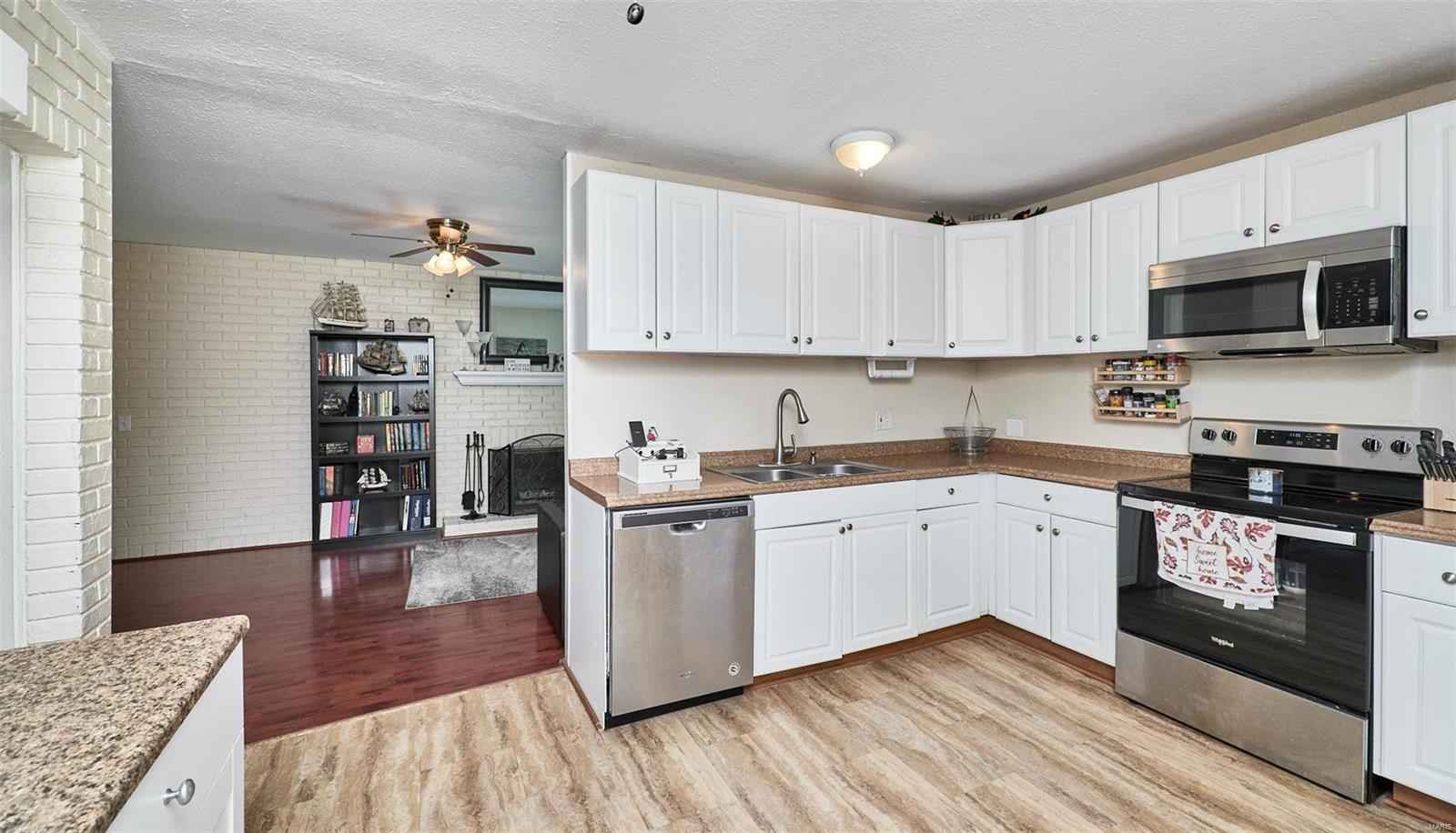 4330 Parker Road Black Jack, MO 63033 - Photo 4 of 38