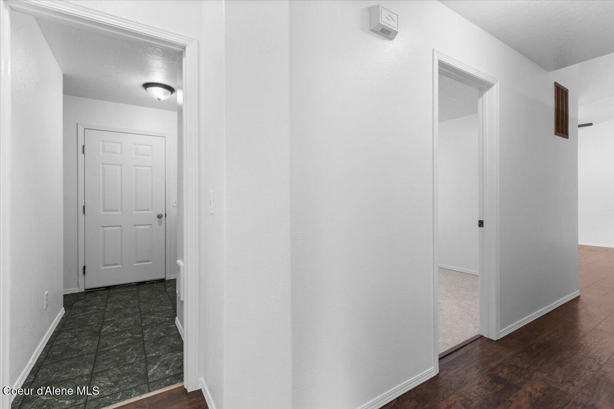 6648 Legacy Drive Rathdrum, ID 83858 - Photo 8 of 21 Hallway