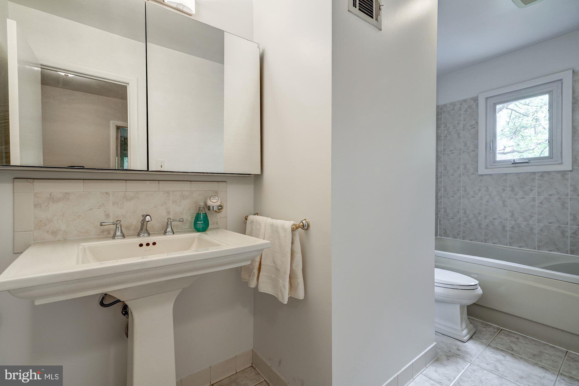 2013 Dundee Road Rockville, MD 20850 - Photo 12 of 31 Large hall bath