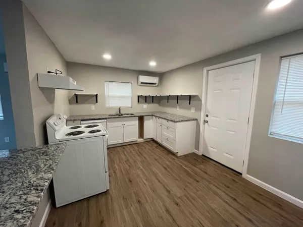 $1,425 | 809 South Pierce Street, Burnet, TX 78611