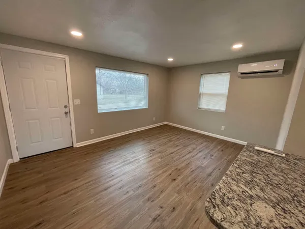 $1,425 | 809 South Pierce Street, Burnet, TX 78611