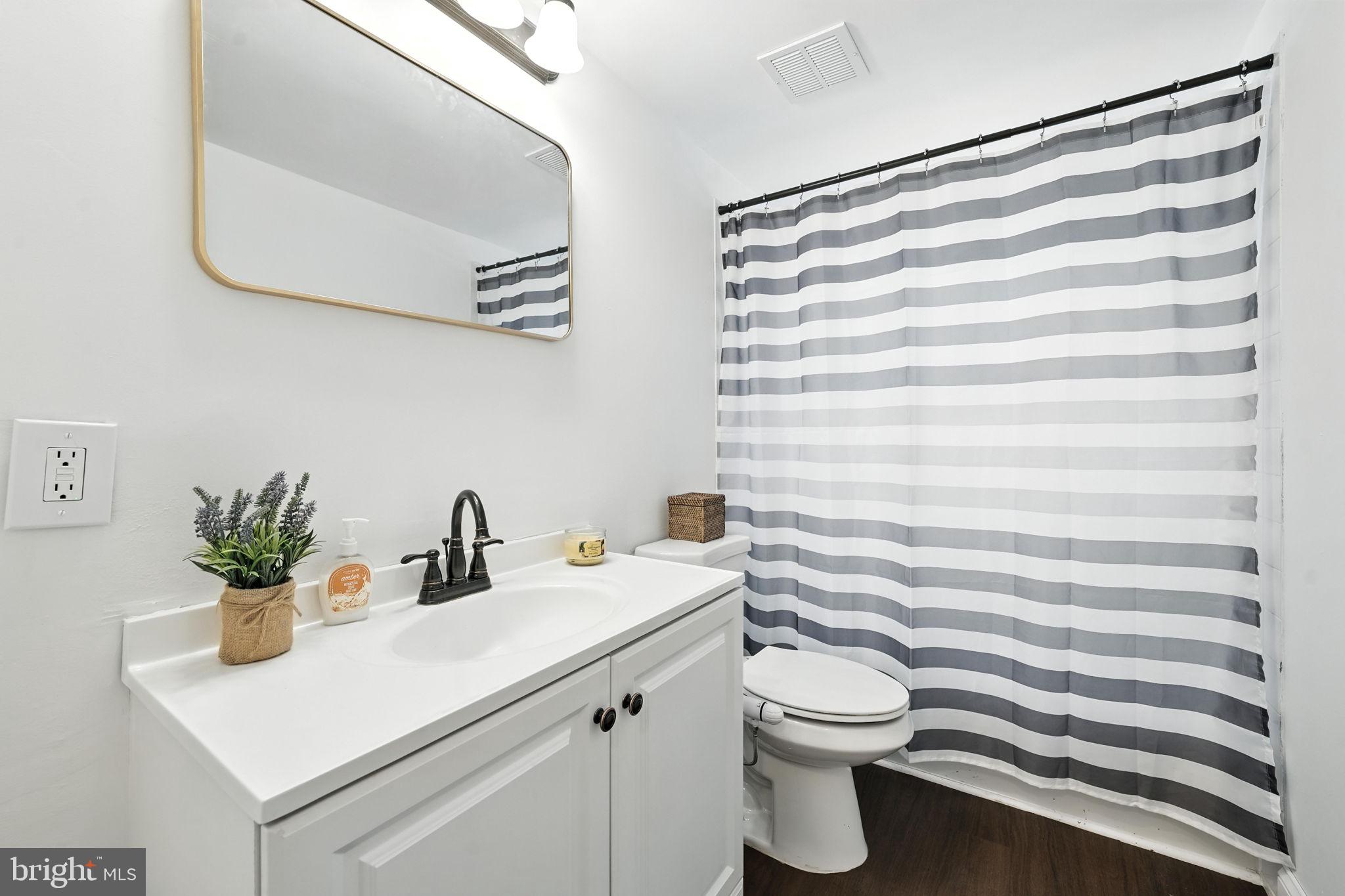 11564 Cemetery Road Bealeton, VA 22712 - Photo 27 of 37 Bathroom 2