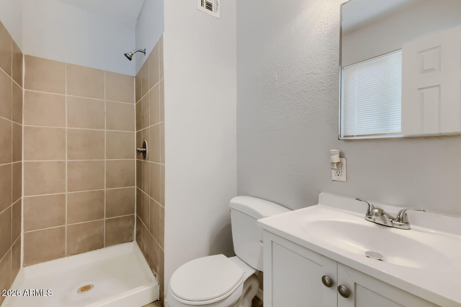 4648 East Alta Vista Road Phoenix, AZ 85042 - Photo 18 of 29 4648 E Alta Vista Rd - Web Quality - 018