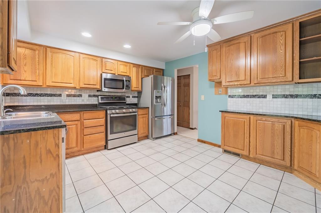 140 Ridgeview Drive Monroeville, PA 15146 - Photo 4 of 25 Gallery Image 4