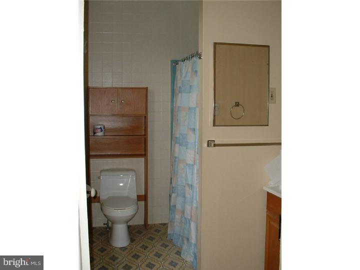 2617 Orefield Road Allentown, PA 18104 - Photo 4 of 22 Bathroom