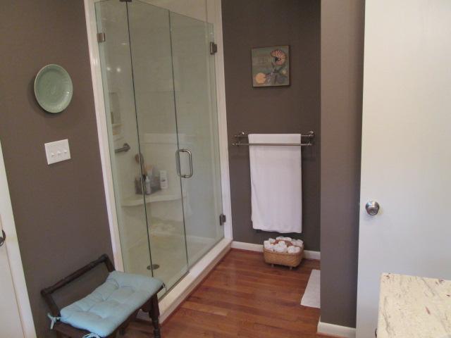 117 Hickory Hills Road Tullahoma, TN 37388 - Photo 9 of 20 Master bathroom is one of three recently remodeled full baths.