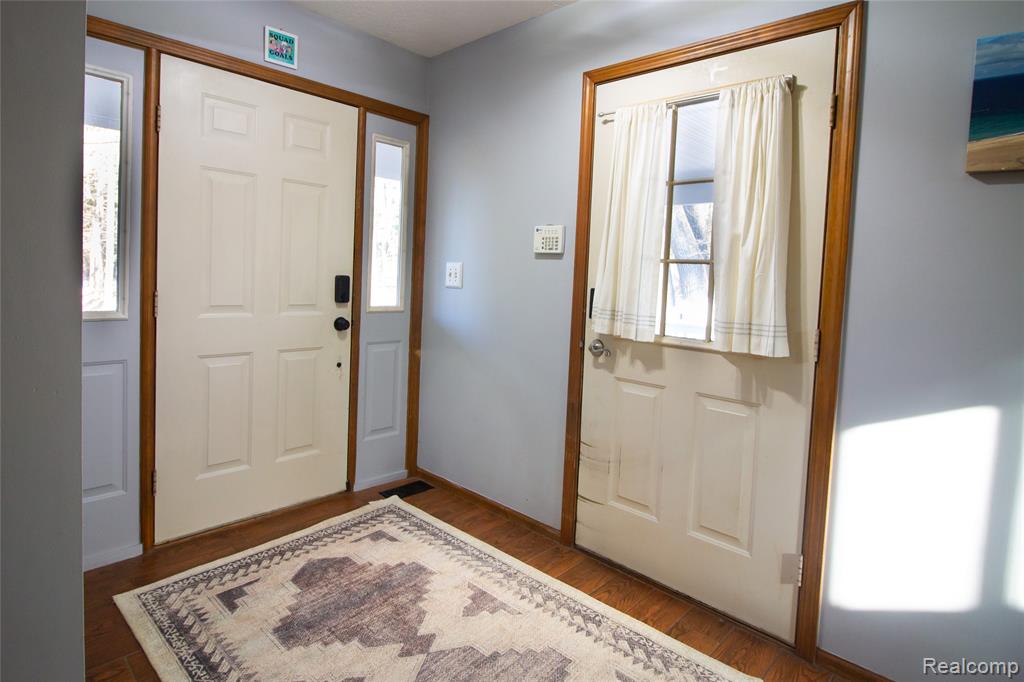 2477 Spruce Ridge Howell, MI 48855 - Photo 9 of 28
