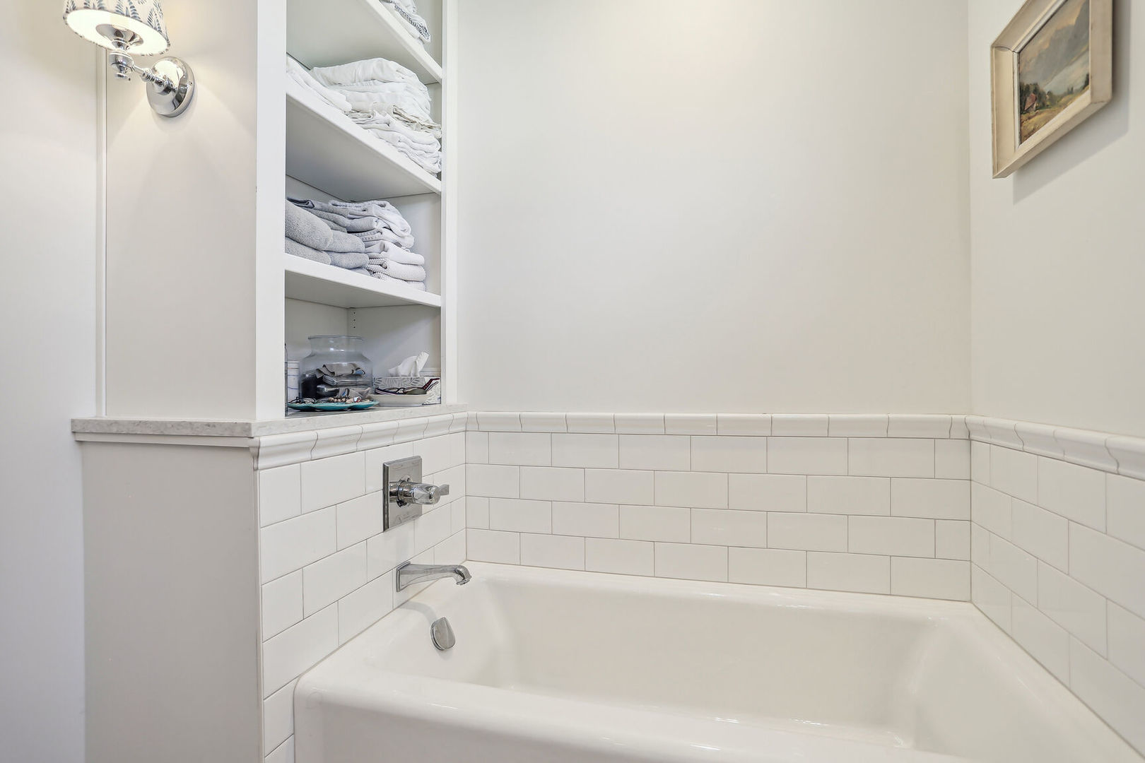 2711 North Salisbury Court Champaign, IL 61821 - Photo 29 of 42 a bathroom with a bathtub