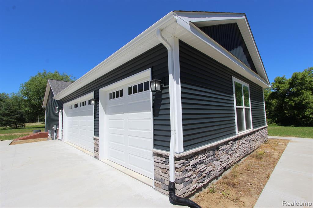 2975 East Coon Lake Road Howell, MI 48843 - Photo 1 of 97