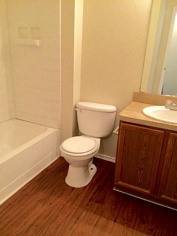 23826 Single Oak Street Spring, TX 77373 - Photo 22 of 28 HALL BATHROOM