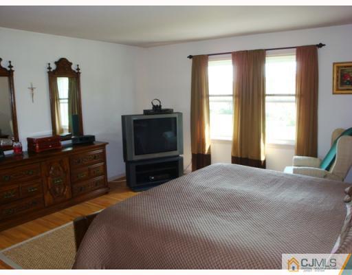 15 Parkview Road Cranbury, NJ 08512 - Photo 8 of 10 Gallery Image 8