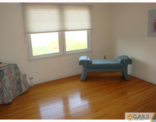 15 Parkview Road Cranbury, NJ 08512 - Photo 9 of 10 Gallery Image 9