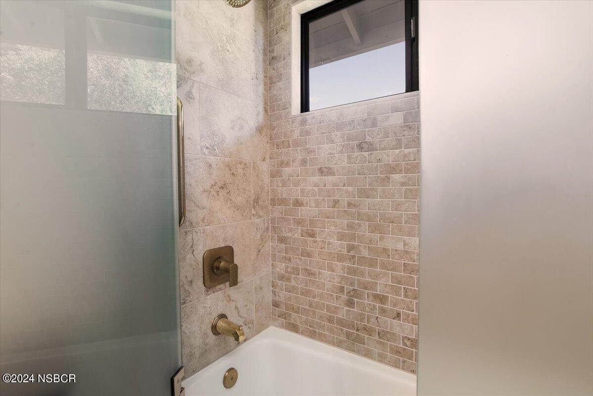 628 St Andrews Way Lompoc, CA 93436 - Photo 18 of 36 a bathroom with a bathtub