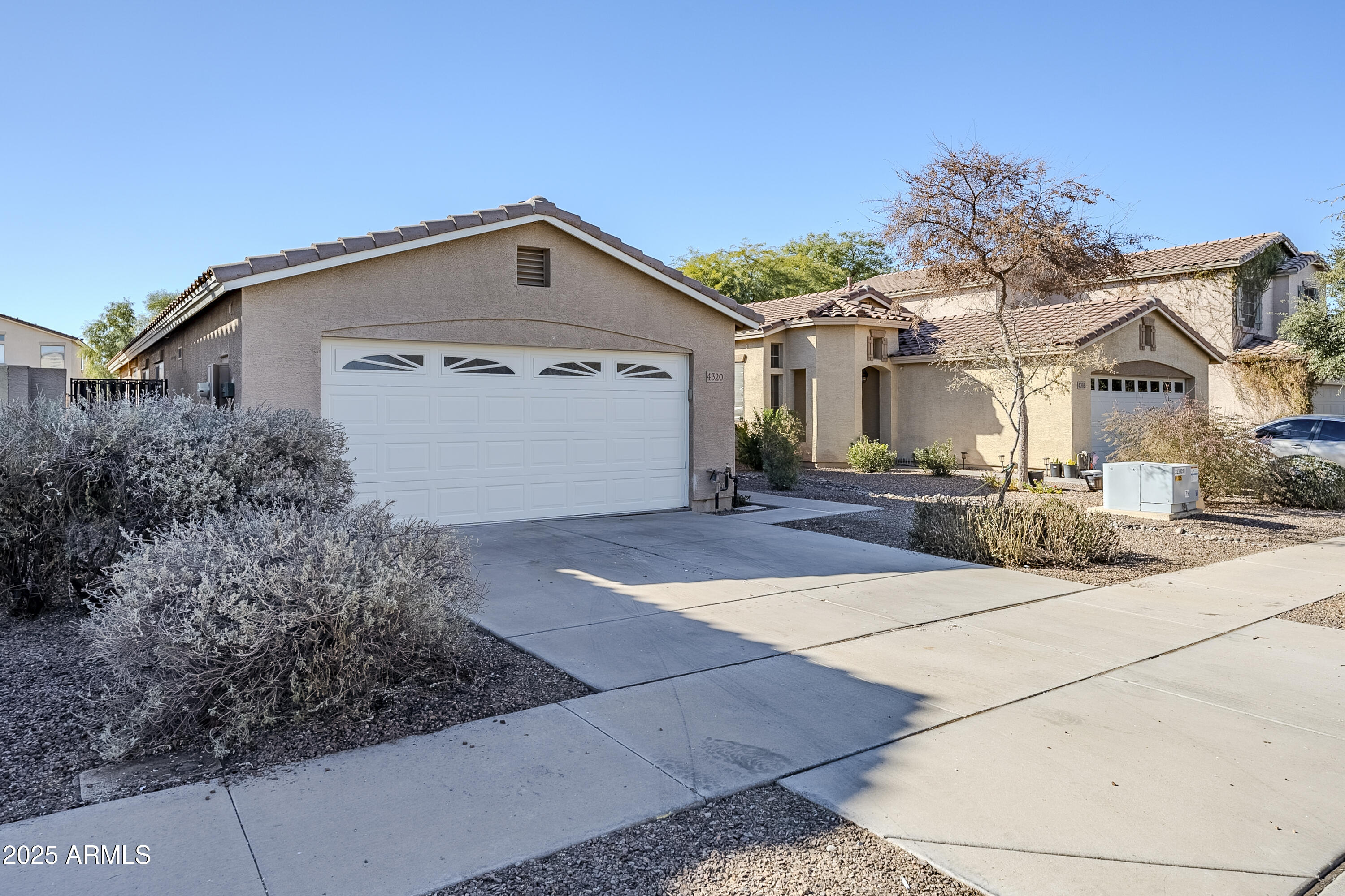 4320 South Rim Court Gilbert, AZ 85297 - Photo 2 of 33 Gallery Image 2