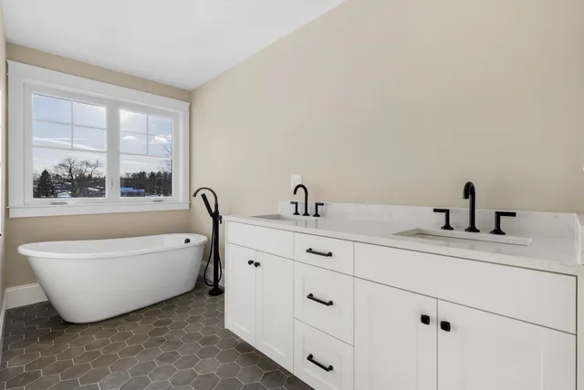 $2,899,000 | 10 Shipwright Way, Portsmouth, NH 03801