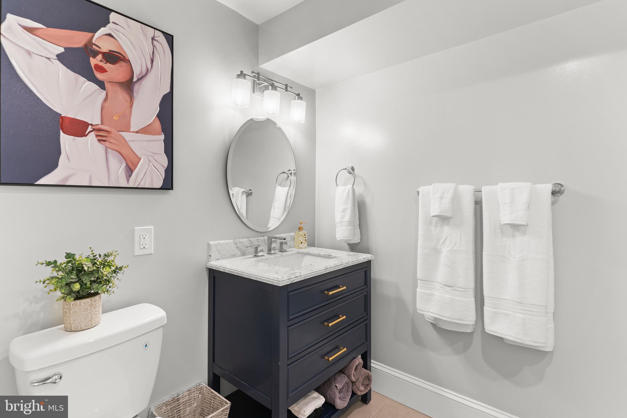 123 South Fayette Street Alexandria, VA 22314 - Photo 15 of 41 a bathroom with a toilet a sink and mirror