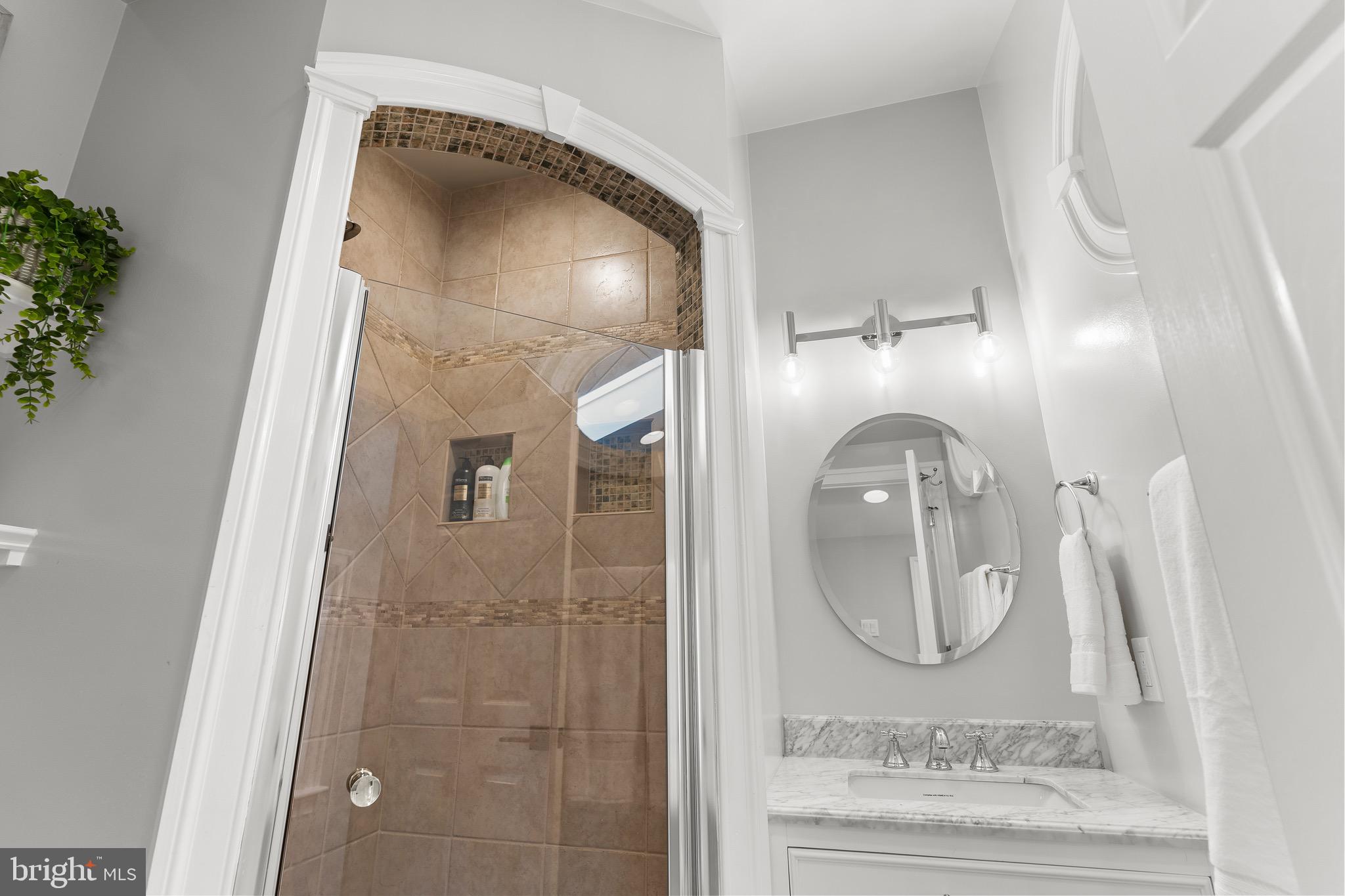 123 South Fayette Street Alexandria, VA 22314 - Photo 21 of 41 view of a mirror light fixtures and entryway