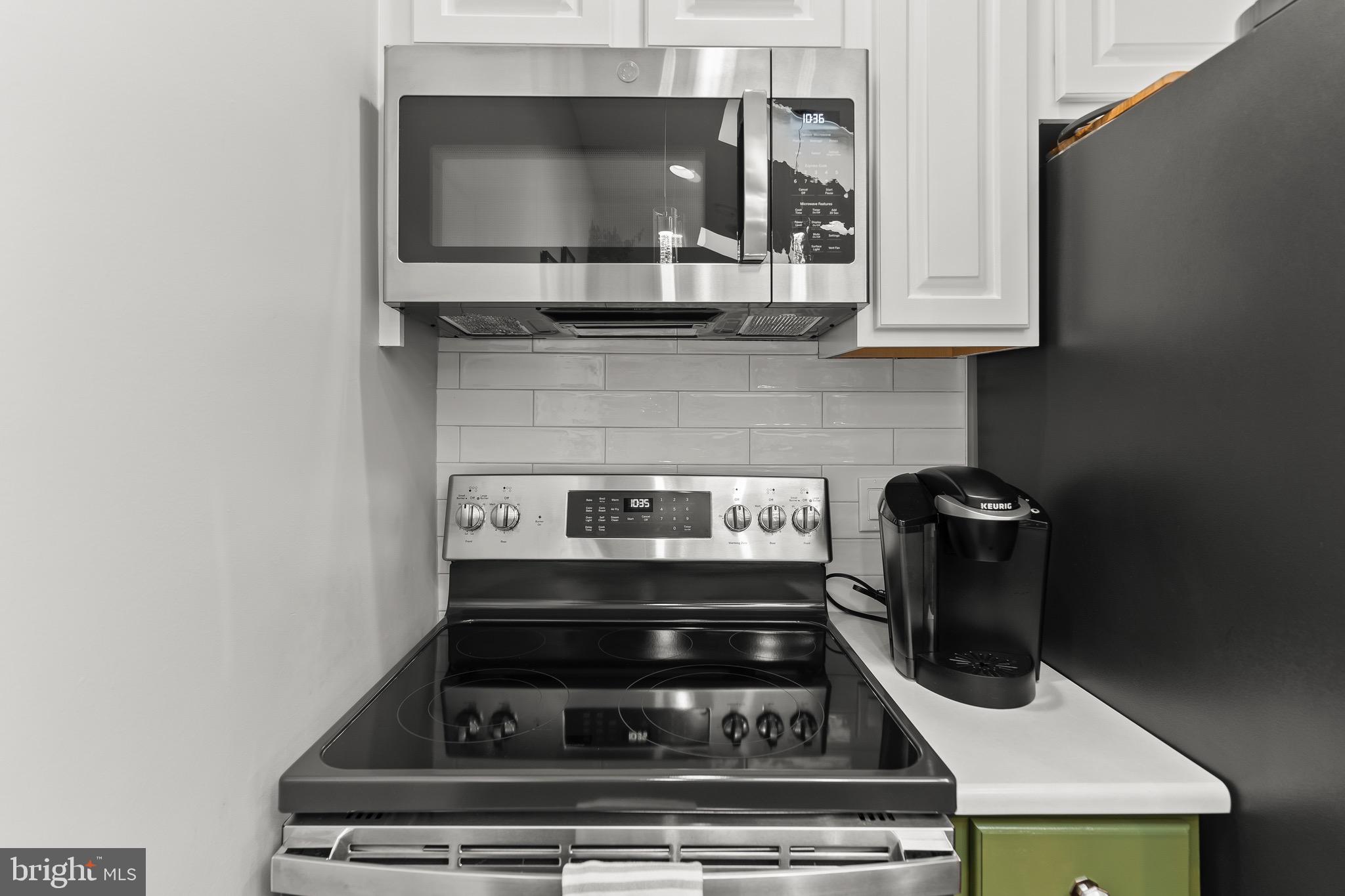 123 South Fayette Street Alexandria, VA 22314 - Photo 25 of 41 a stove top oven sitting inside of a kitchen