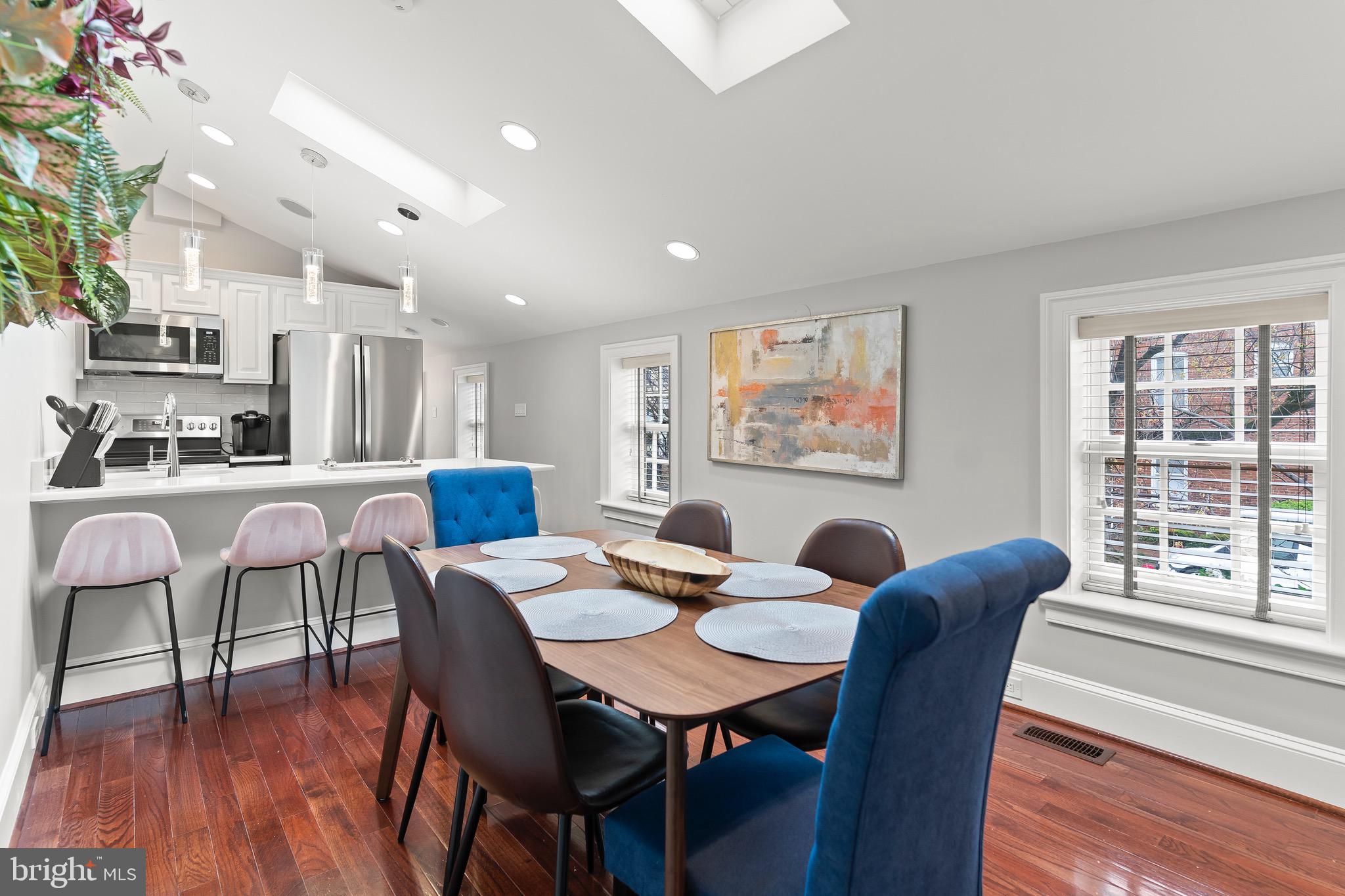 123 South Fayette Street Alexandria, VA 22314 - Photo 30 of 41 a dining room with furniture a wooden floor and a large window