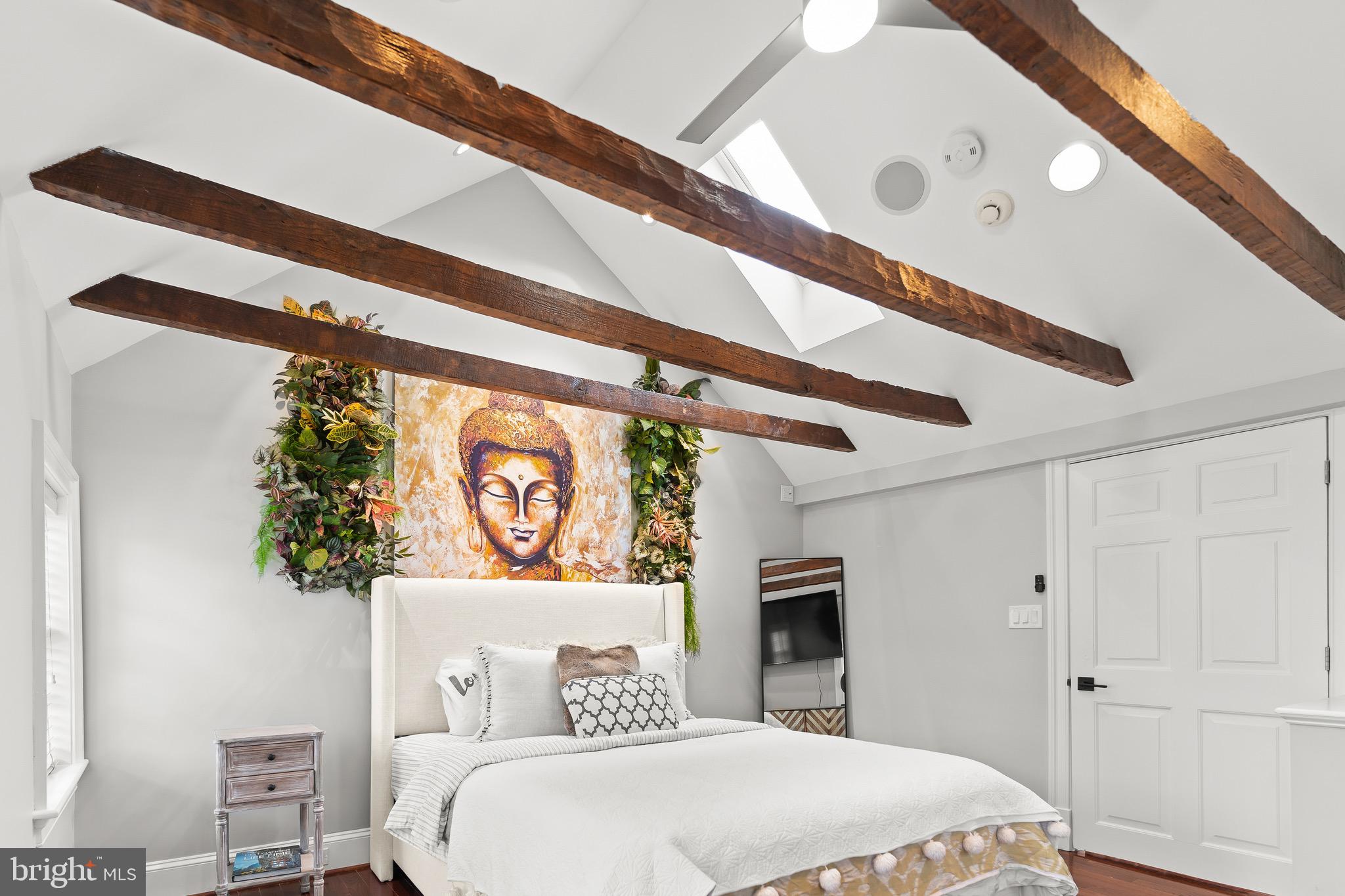 123 South Fayette Street Alexandria, VA 22314 - Photo 33 of 41 a bedroom with a bed and a painting on the wall