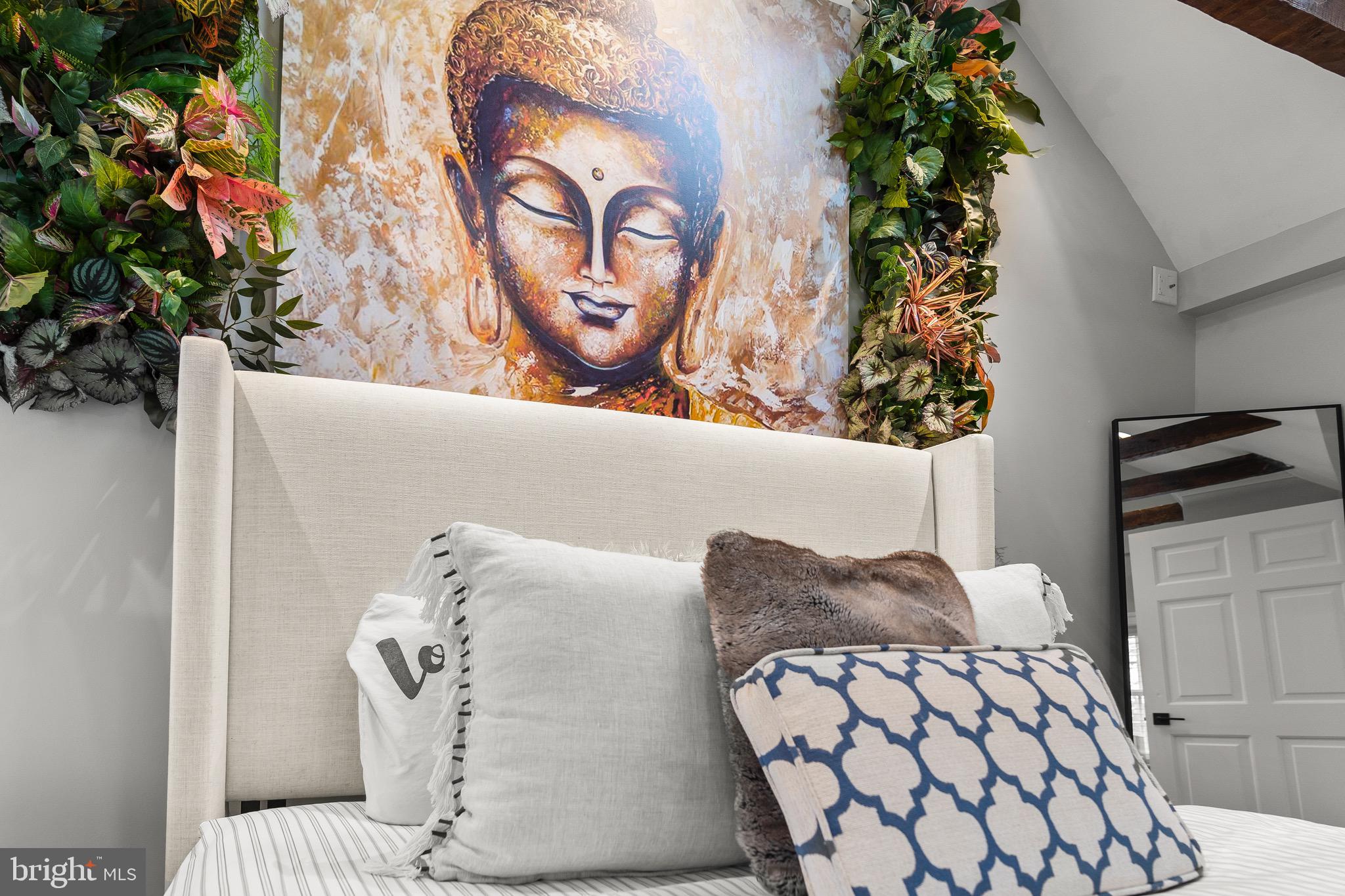 123 South Fayette Street Alexandria, VA 22314 - Photo 37 of 41 view of living room with furniture and flowers