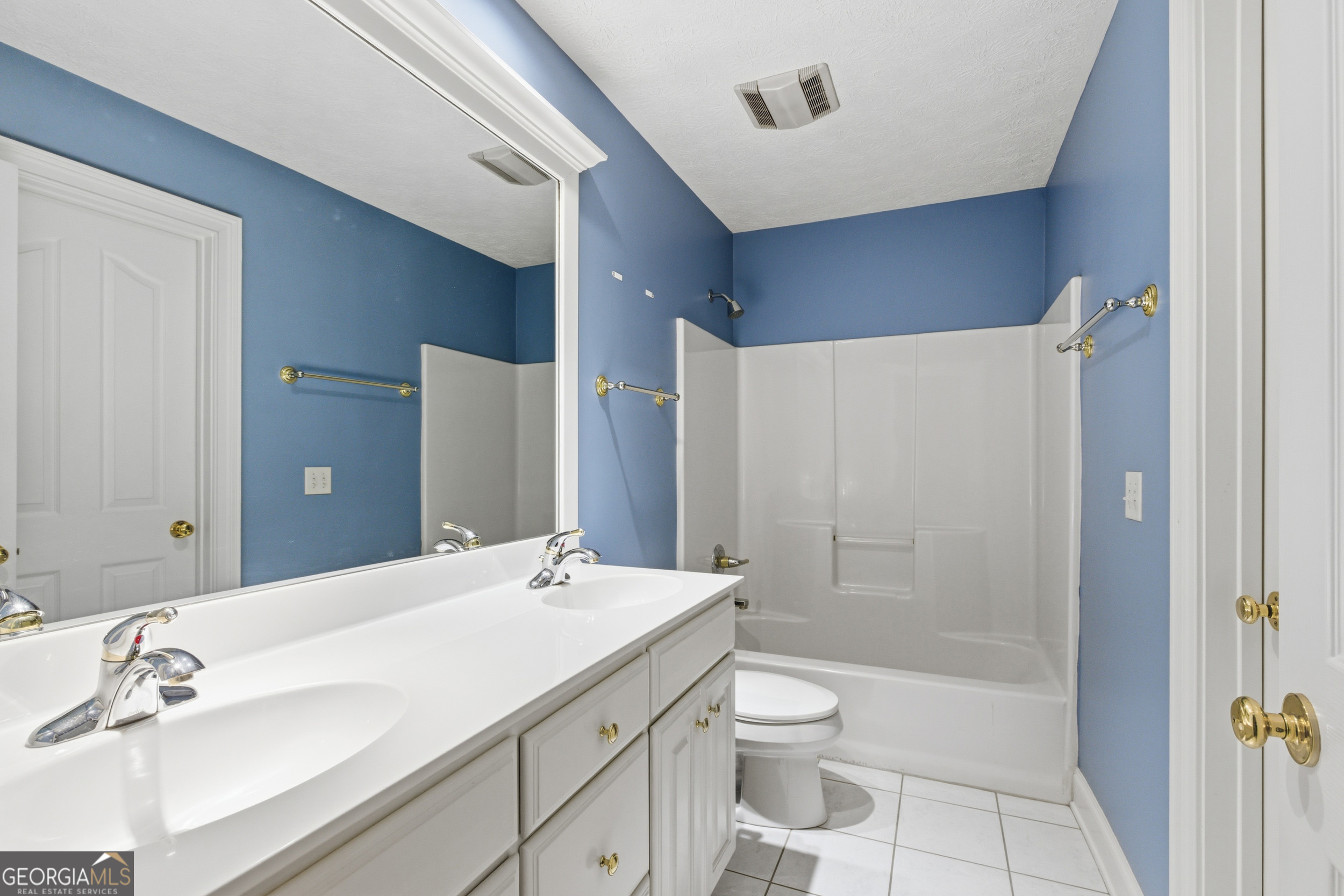 180 Springbrook Drive Cornelia, GA 30531 - Photo 27 of 50 a bathroom with a sink a toilet and shower