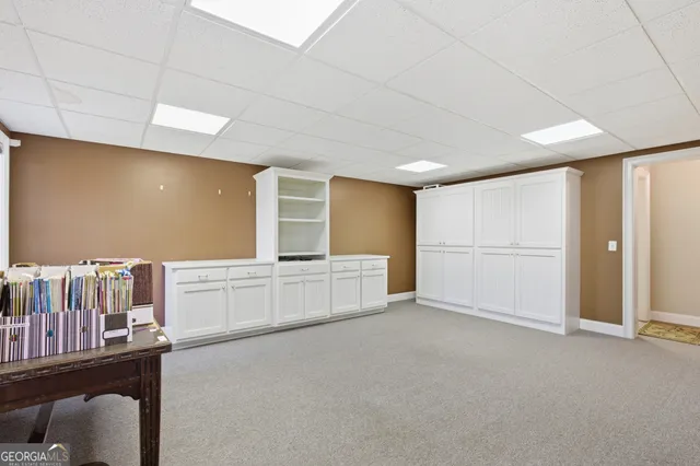 a view of a livingroom with a garage