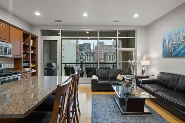 $3,200 | 301 Fifth Avenue, Unit 511, Pittsburgh, PA 15222