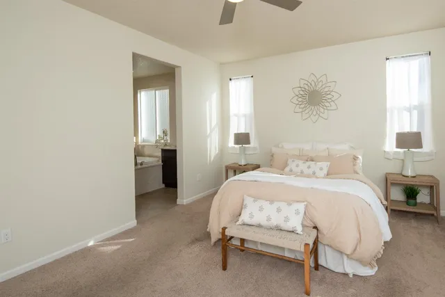 a view of entryway with livingroom