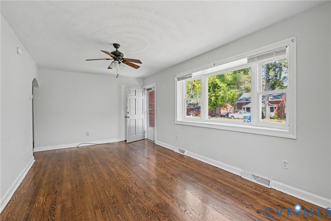407 Henry Street Suffolk, VA 23434 - Photo 4 of 17