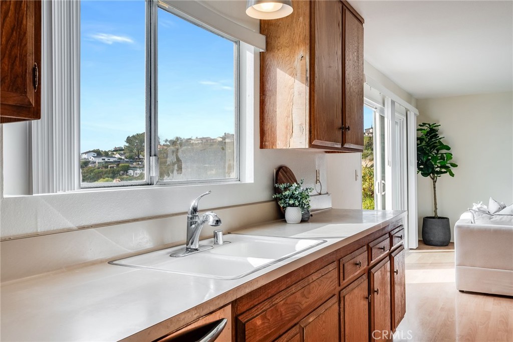 3019 Cresta Way Laguna Beach, CA 92651 - Photo 7 of 24