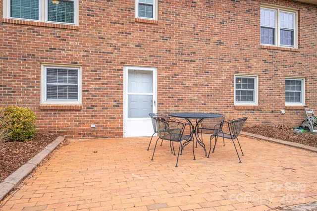 a front view of house with yard